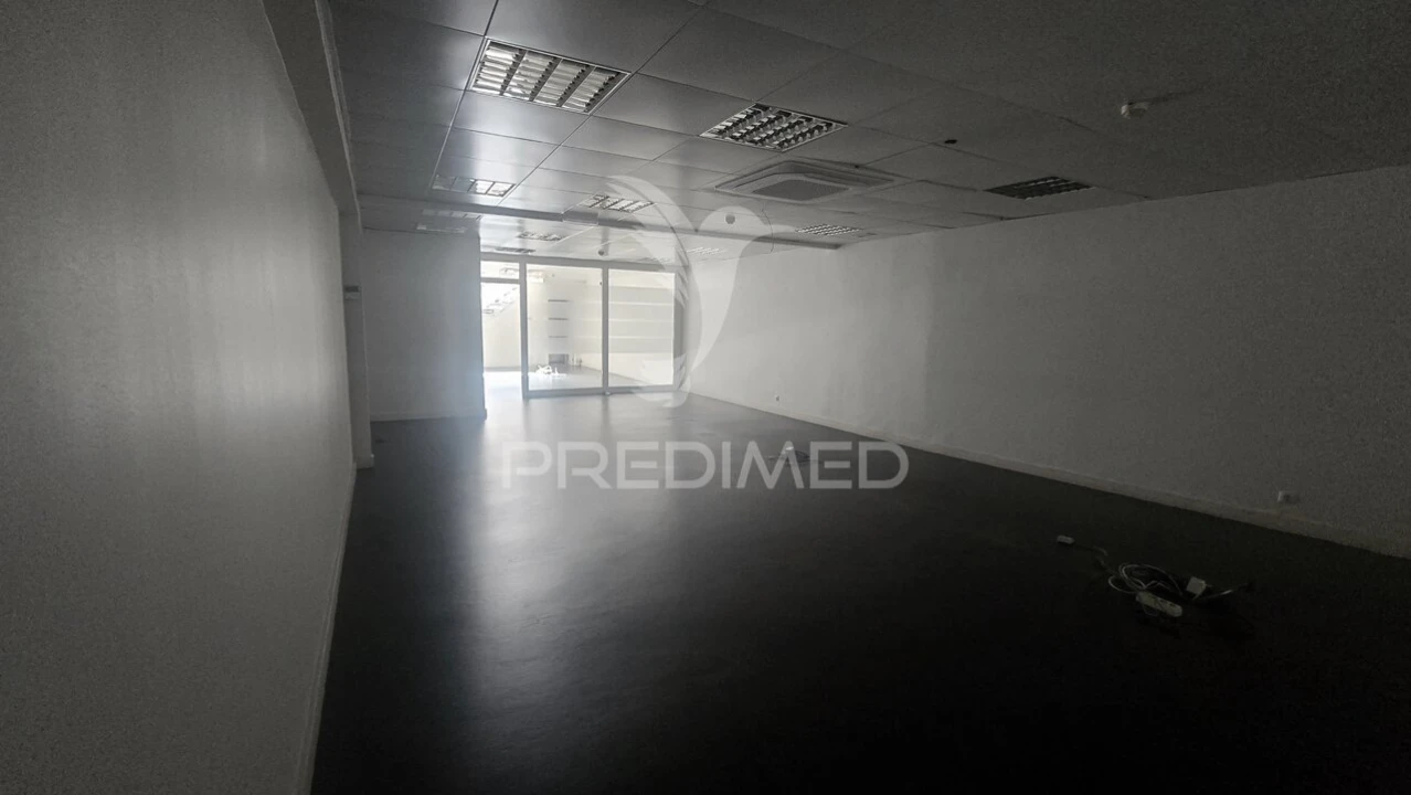 Loja para Arrendamento em Portimão Foto 30