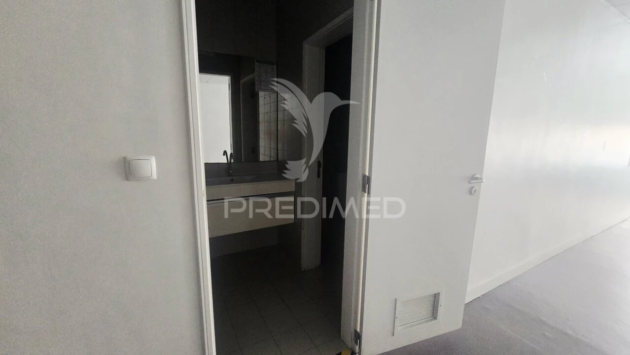 Loja para Arrendamento em Portimão Foto 11