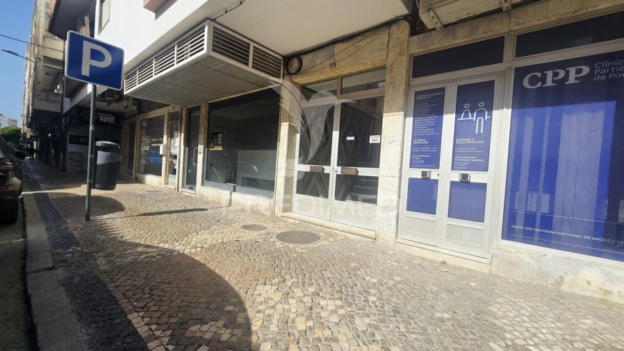 Loja para Arrendamento em Portimão Foto 33