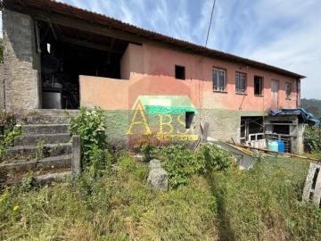 Moradia T3 para Venda em Vila Verde e Barbudo