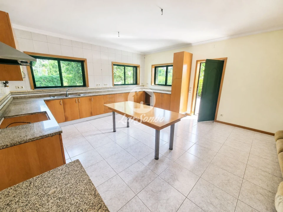 Moradia T4 para Venda em Lago Foto 3