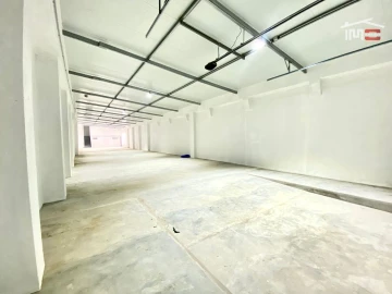 Armazém para Venda em Baixa da Banheira e Vale da Amoreira