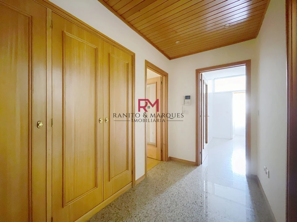 Apartamento T2 para Arrendamento em Cidade da Maia Foto 5