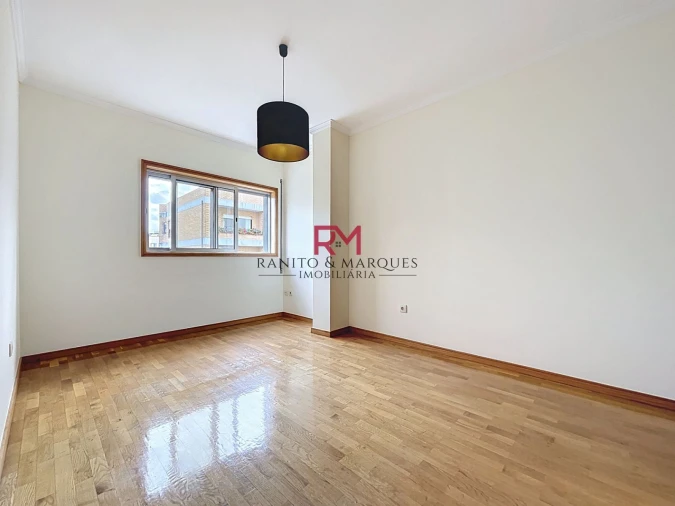 Apartamento T2 para Arrendamento em Cidade da Maia Foto 16