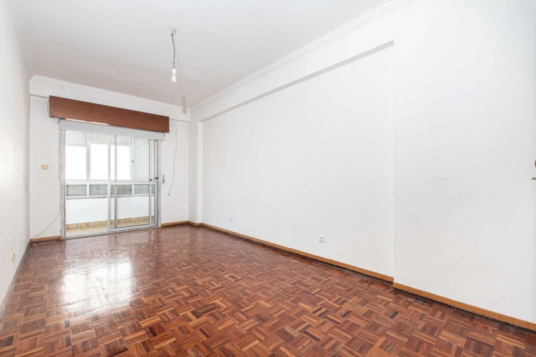Apartamento T2 para Arrendamento em Massamá e Monte Abraão Foto 8