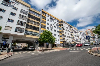 Apartamento T2 para Arrendamento em Massamá e Monte Abraão
