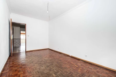 Apartamento T2 para Arrendamento em Massamá e Monte Abraão