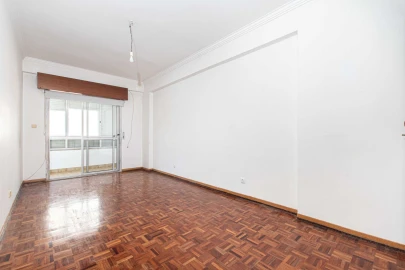 Apartamento T2 para Arrendamento em Massamá e Monte Abraão