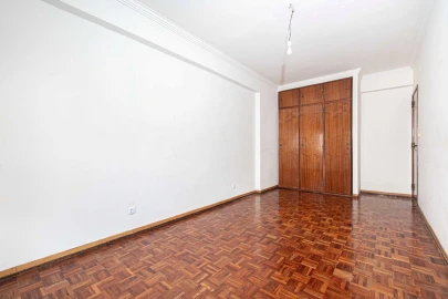 Apartamento T2 para Arrendamento em Massamá e Monte Abraão