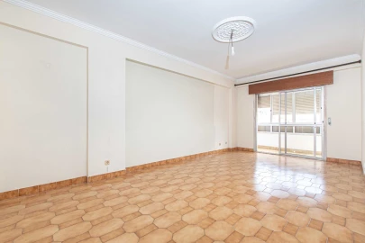 Apartamento T2 para Arrendamento em Massamá e Monte Abraão