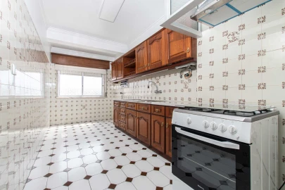 Apartamento T2 para Arrendamento em Massamá e Monte Abraão