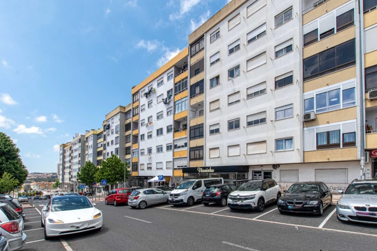 Apartamento T2 para Arrendamento em Massamá e Monte Abraão Foto 3