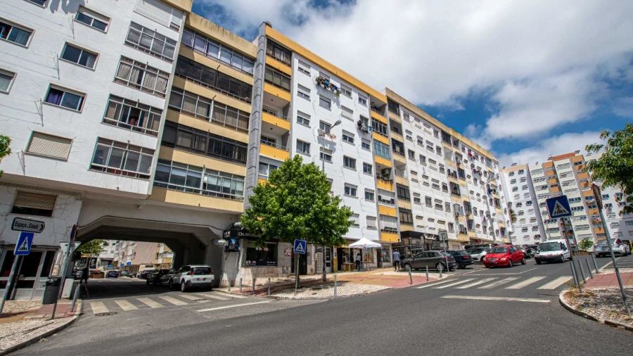 Apartamento T2 para Arrendamento em Massamá e Monte Abraão