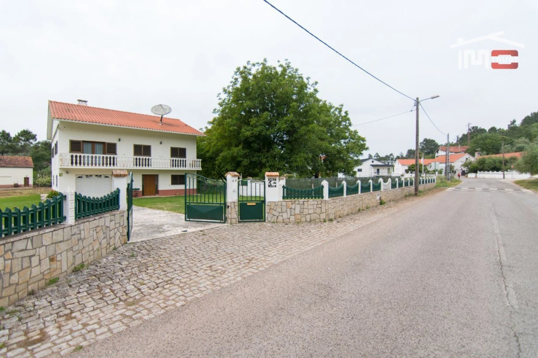 Moradia T4 para Venda em São Mamede Foto 1