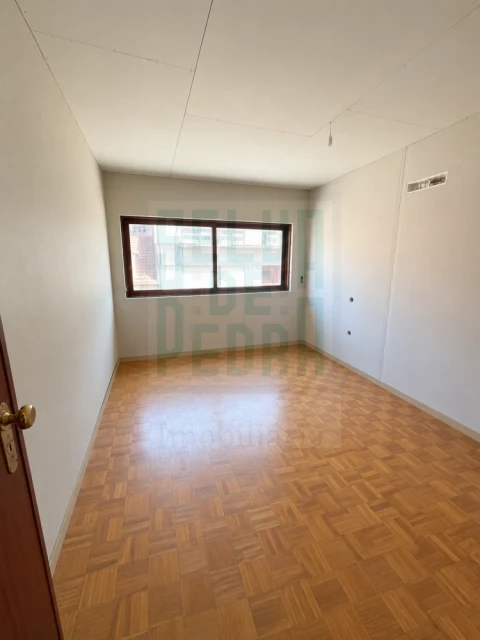 Apartamento T3 para Venda em Lordelo do Ouro e Massarelos
