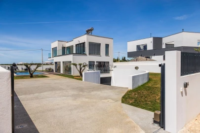 Moradia T4 para Venda em Alcantarilha e Pêra
