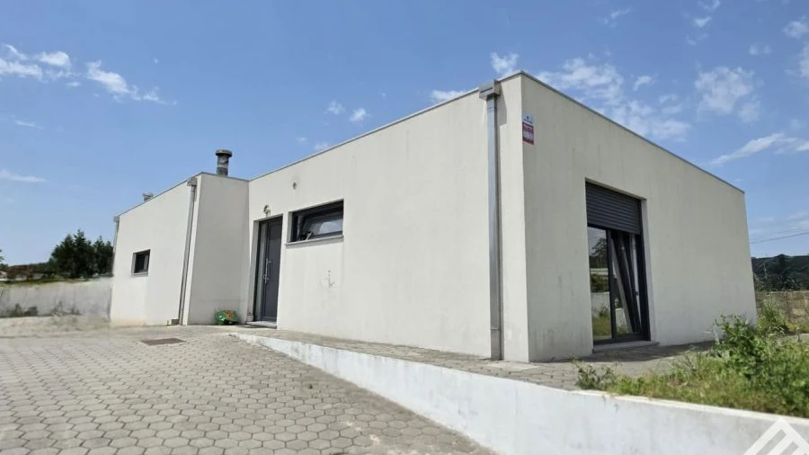 Moradia T3 para Venda em Alquerubim