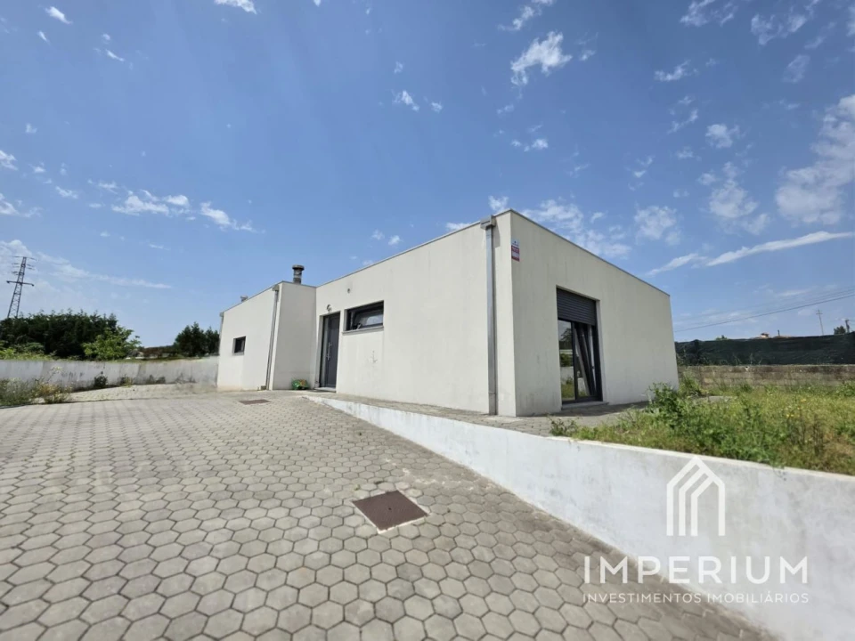 Moradia T3 para Venda em Alquerubim Foto 1