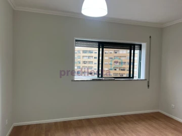 Apartamento T1 para Venda em Paranhos
