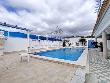 Moradia T4 para Venda em Albufeira e Olhos de Água