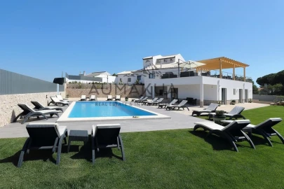 Moradia T10 para Venda em Albufeira e Olhos de Água