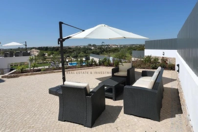 Moradia T10 para Venda em Albufeira e Olhos de Água