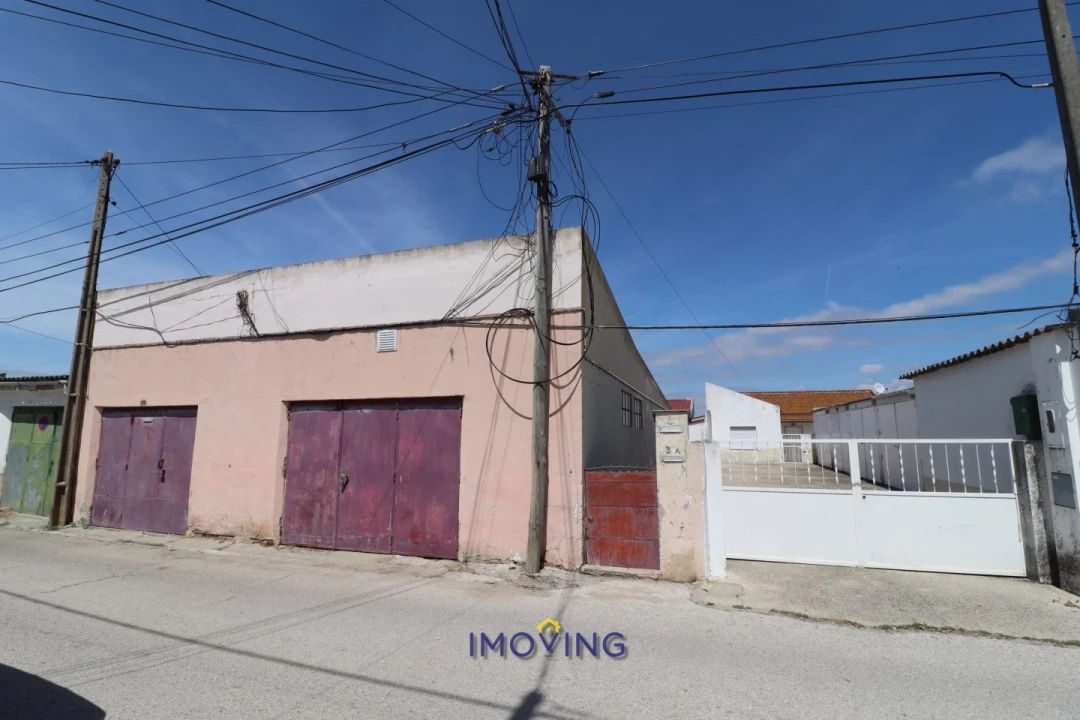 Moradia T4 para Venda em Baixa da Banheira e Vale da Amoreira Foto 1