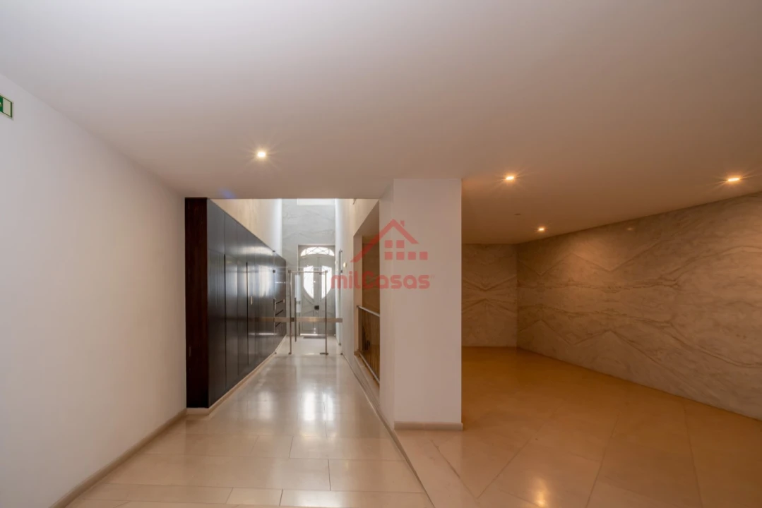 Apartamento T1 para Arrendamento em Santa Maria, São Pedro e Matacães Foto 3