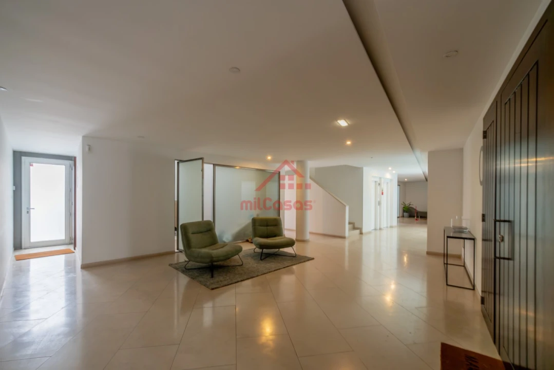Apartamento T1 para Arrendamento em Santa Maria, São Pedro e Matacães Foto 4