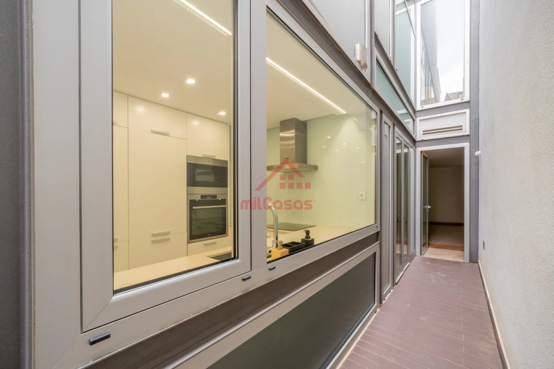 Apartamento T1 para Arrendamento em Santa Maria, São Pedro e Matacães Foto 5