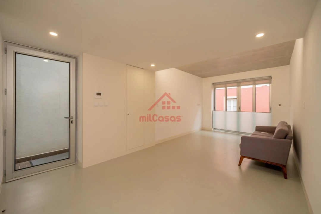 Apartamento T1 para Arrendamento em Santa Maria, São Pedro e Matacães Foto 7