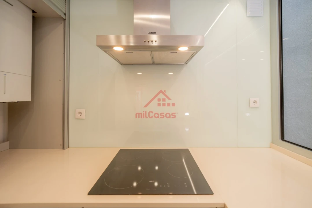 Apartamento T1 para Arrendamento em Santa Maria, São Pedro e Matacães Foto 14