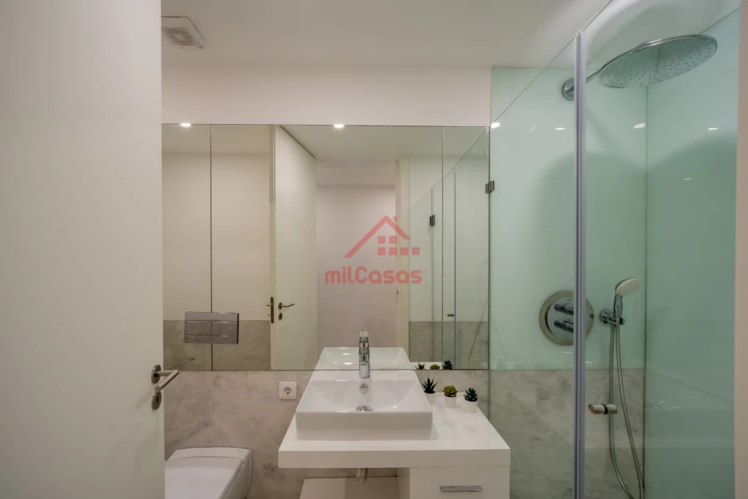Apartamento T1 para Arrendamento em Santa Maria, São Pedro e Matacães Foto 18