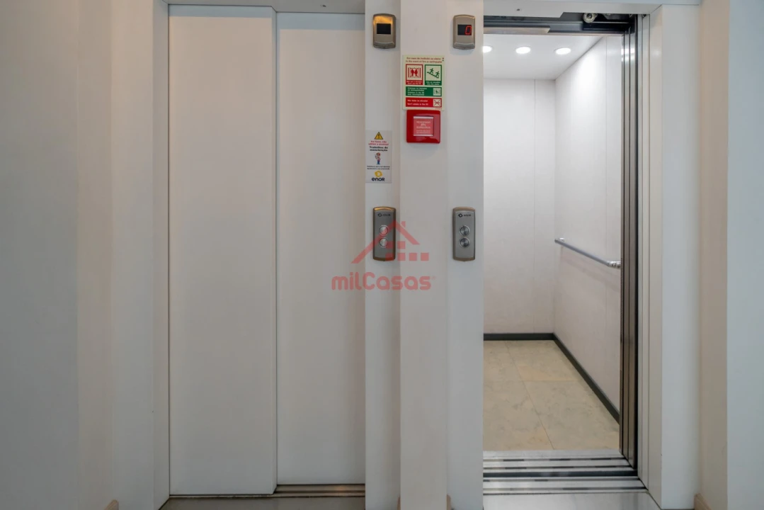 Apartamento T1 para Arrendamento em Santa Maria, São Pedro e Matacães Foto 26