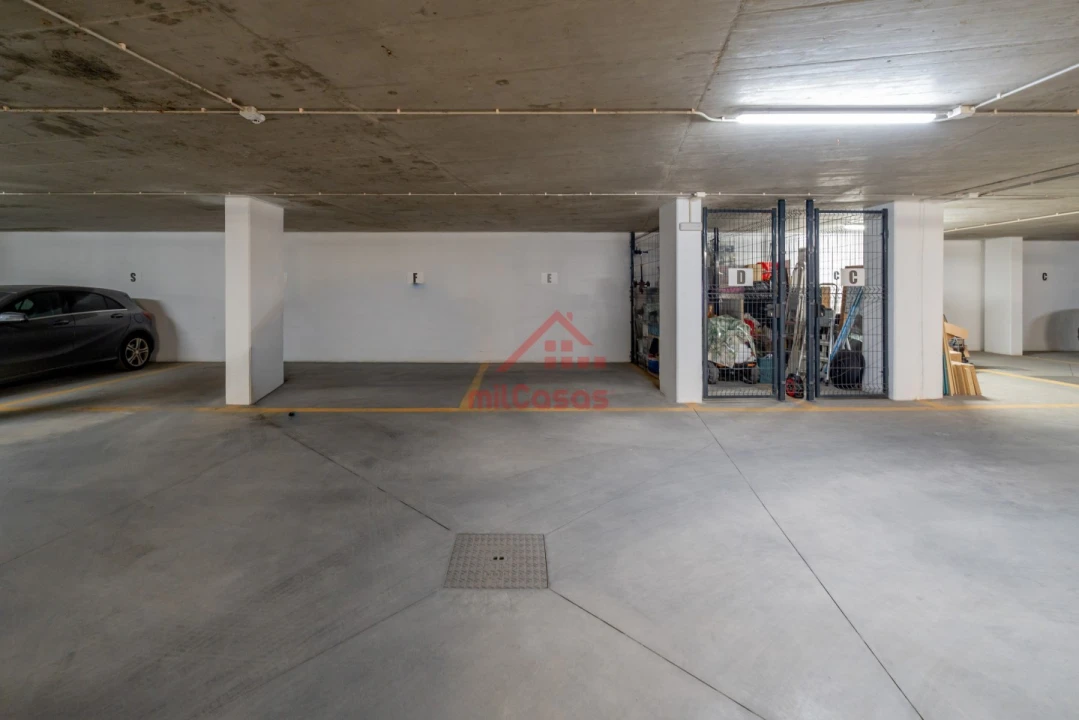 Apartamento T1 para Arrendamento em Santa Maria, São Pedro e Matacães Foto 27