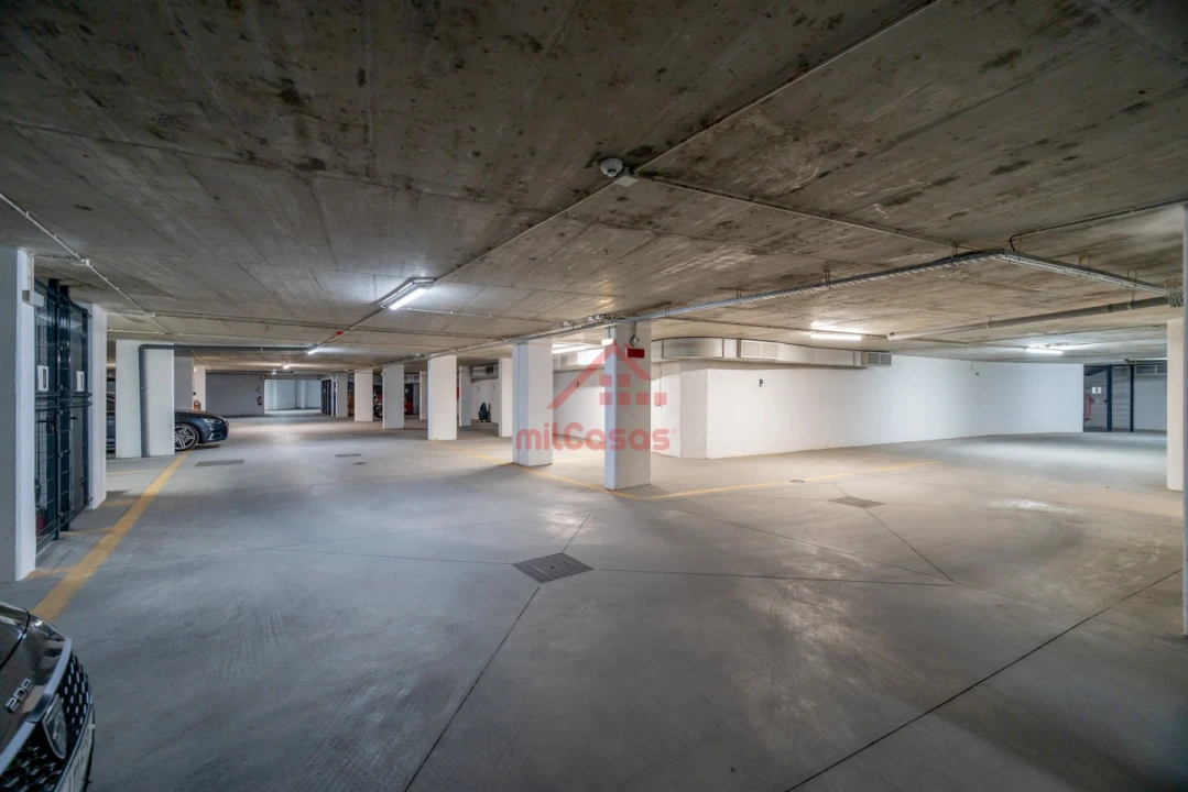 Apartamento T1 para Arrendamento em Santa Maria, São Pedro e Matacães Foto 28