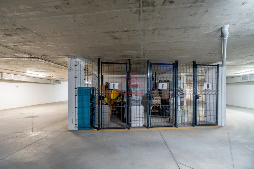 Apartamento T1 para Arrendamento em Santa Maria, São Pedro e Matacães Foto 29