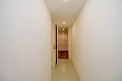 Apartamento T1 para Arrendamento em Santa Maria, São Pedro e Matacães