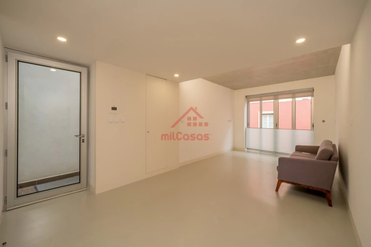 Apartamento T1 para Arrendamento em Santa Maria, São Pedro e Matacães Foto 7