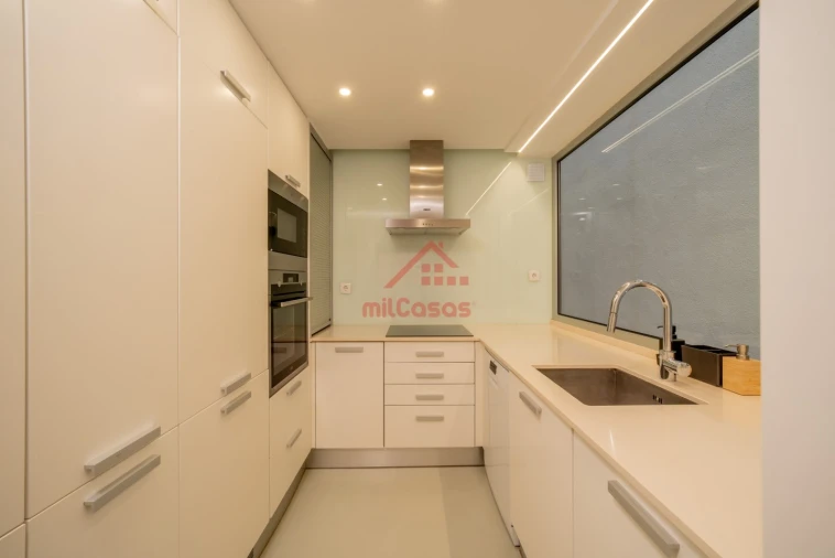 Apartamento T1 para Arrendamento em Santa Maria, São Pedro e Matacães Foto 10
