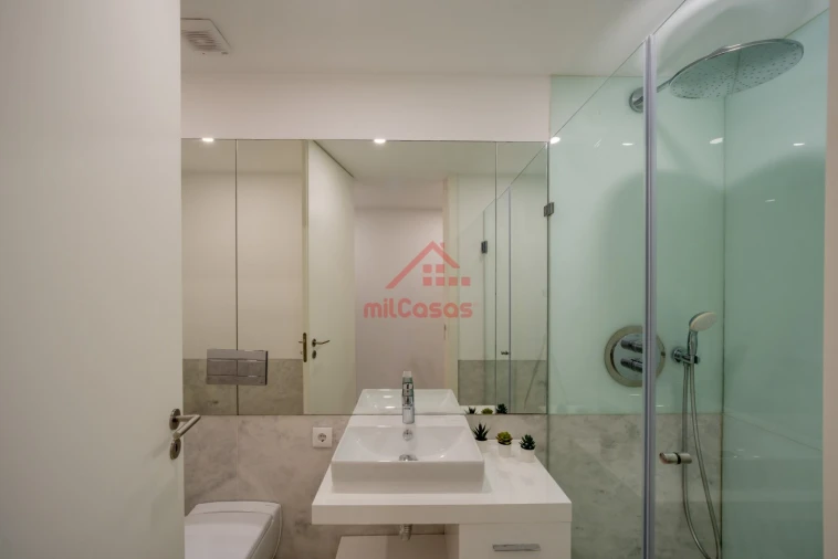 Apartamento T1 para Arrendamento em Santa Maria, São Pedro e Matacães Foto 18
