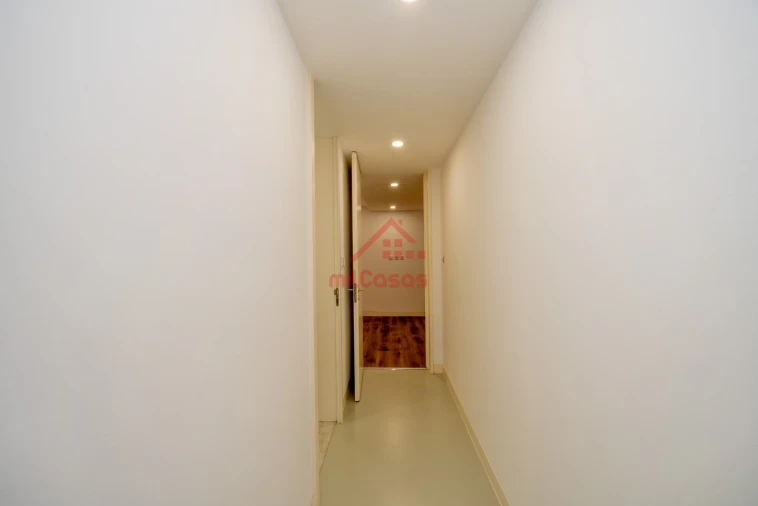 Apartamento T1 para Arrendamento em Santa Maria, São Pedro e Matacães Foto 21