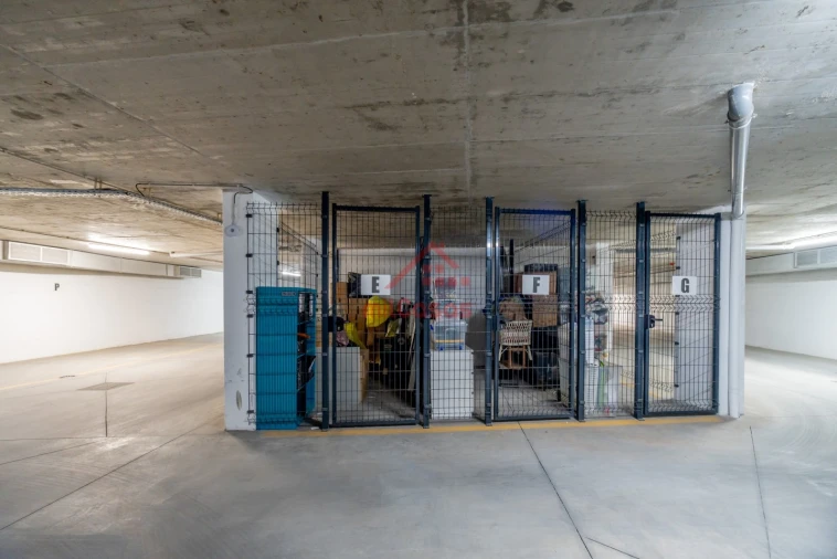 Apartamento T1 para Arrendamento em Santa Maria, São Pedro e Matacães Foto 29