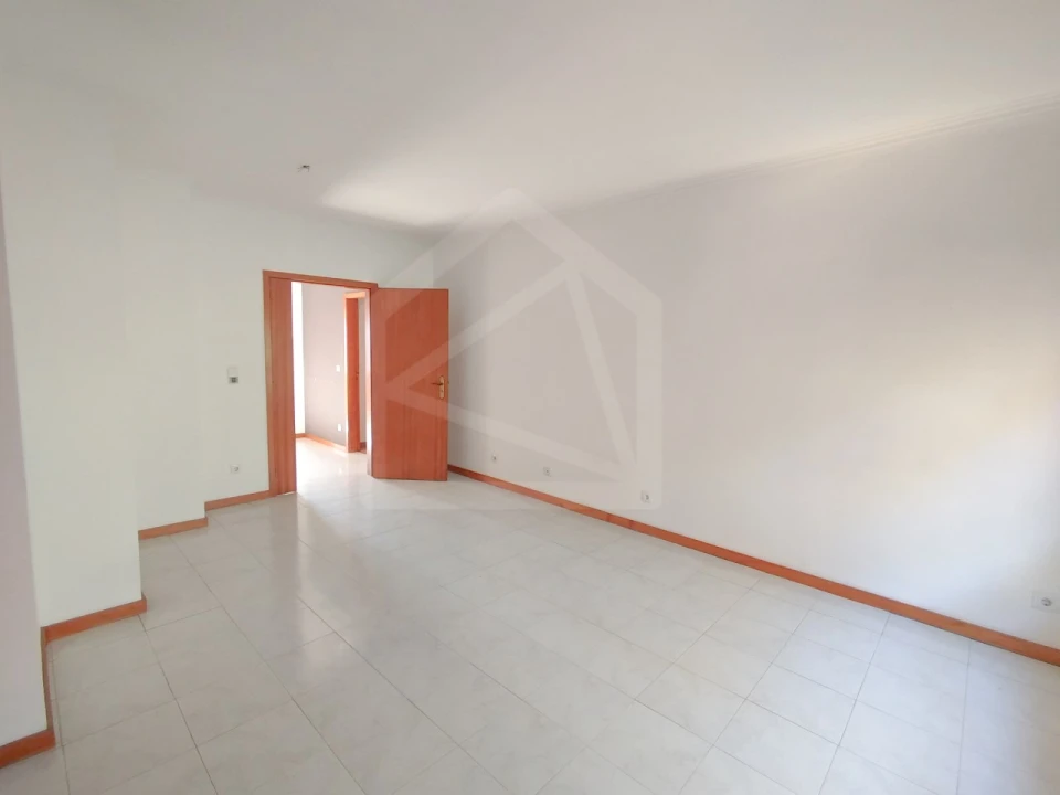 Apartamento T2 para Venda em O. Azeméis, Riba-Ul, Ul, Macinhata Seixa, Madail Foto 1