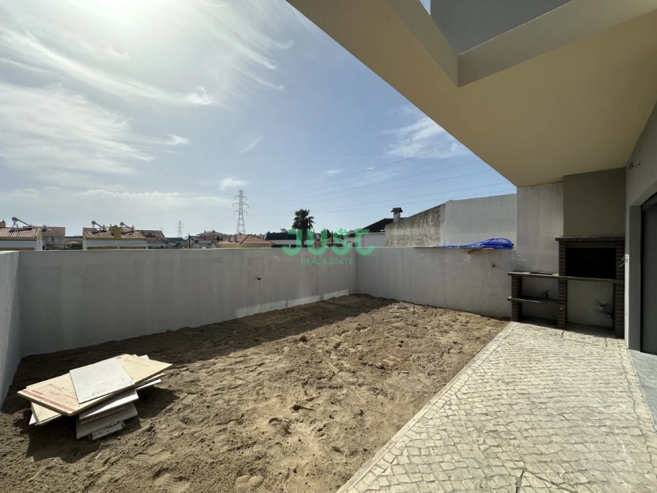 Moradia T3 para Venda em Fernao Ferro Foto 4