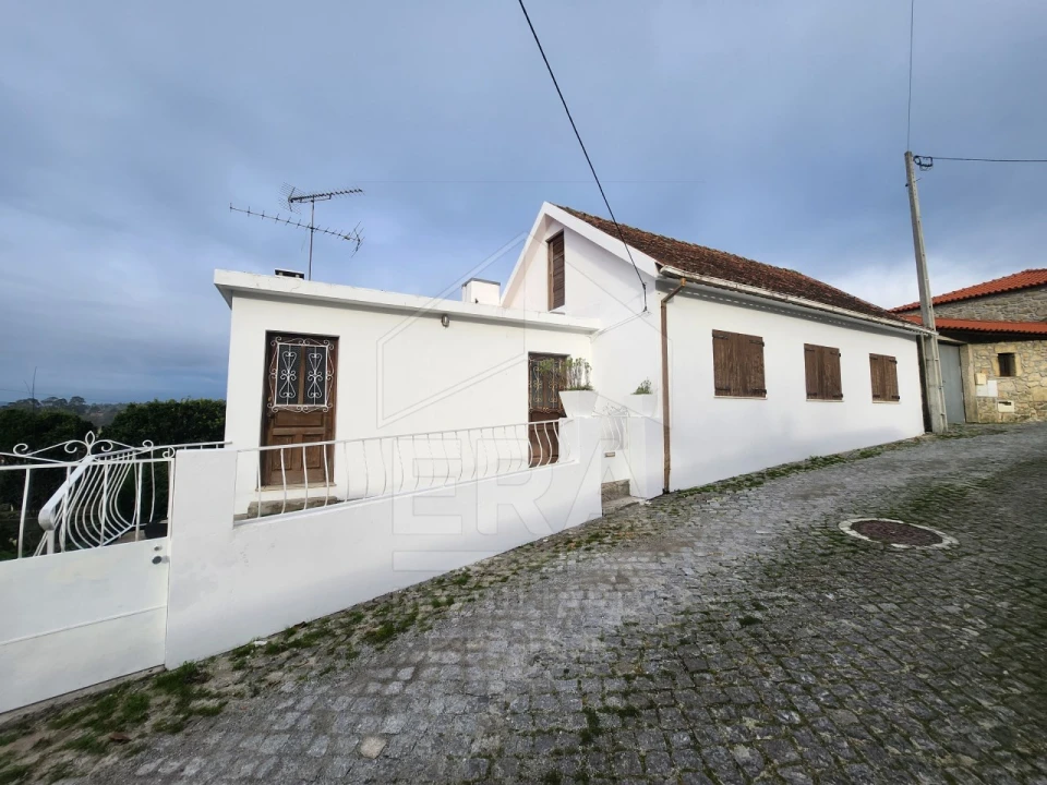 Moradia T2 para Venda em Vila de Punhe Foto 1