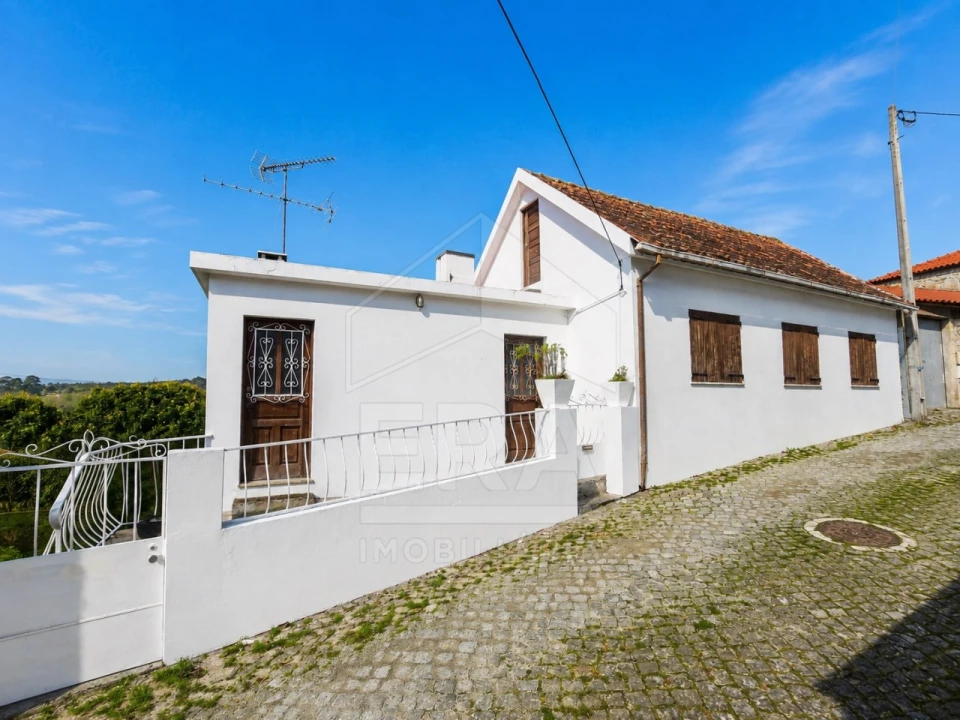 Moradia T2 para Venda em Vila de Punhe Foto 1
