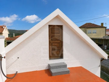 Moradia T2 para Venda em Vila de Punhe