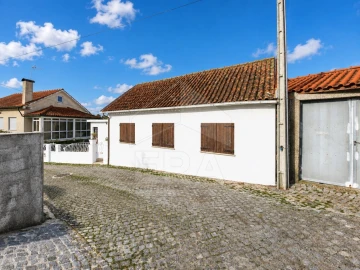 Moradia T2 para Venda em Vila de Punhe