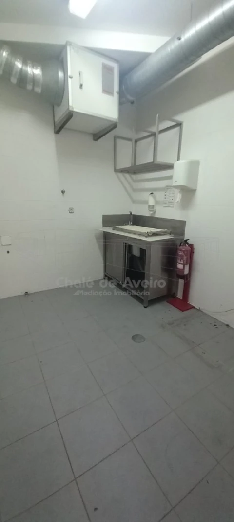 Loja para Venda em Recardães e Espinhel